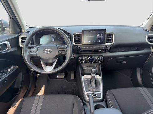 Used 2024 Hyundai Venue SEL FWD image 14