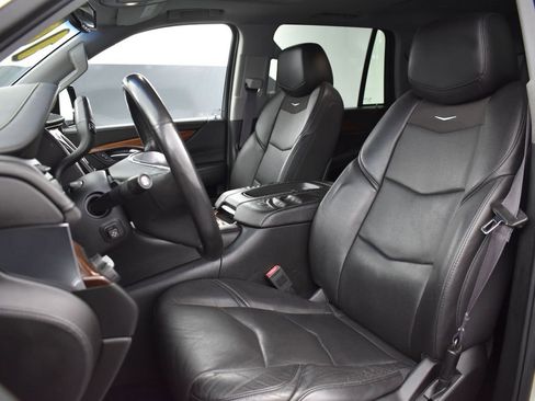 Used 2016 Cadillac Escalade Luxury image 13