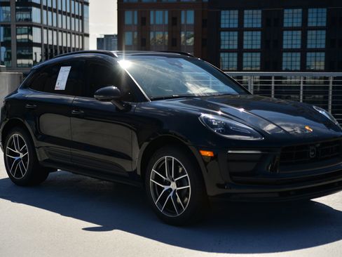 Certified 2026 Porsche Macan image 7