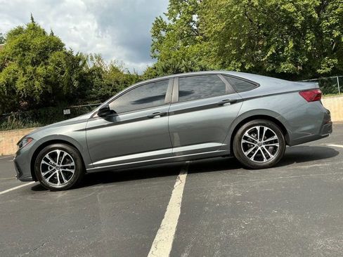 Used 2025 Volkswagen Jetta Sport image 1
