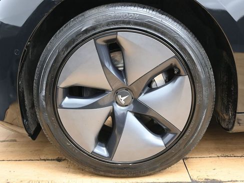 Used 2019 Tesla Model 3 Standard Range Plus image 12