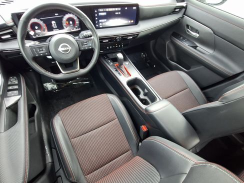 Certified 2025 Nissan Kicks SR FWD image 19