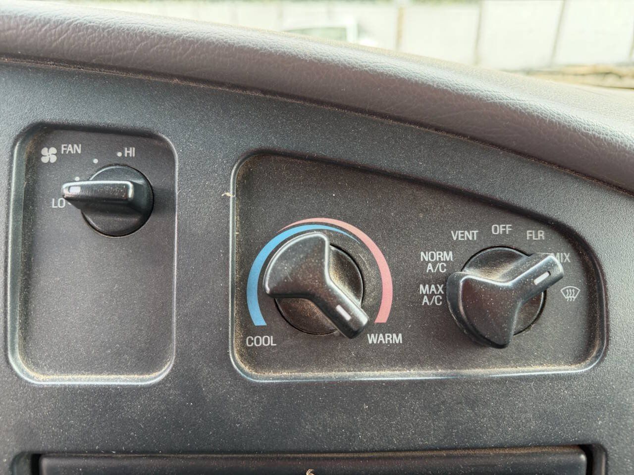 Used 1999 Ford E-350 and Econoline 350 Super Duty RWD image 34