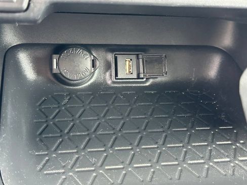 Used 2022 Toyota RAV4 XLE AWD/4WD image 28