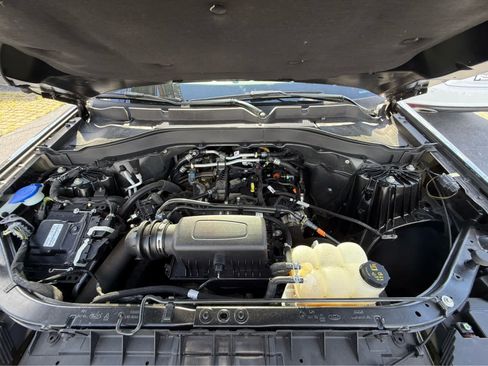 Used 2023 Ford Explorer XLT AWD/4WD image 23