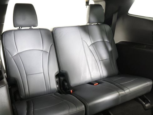 Used 2024 Buick Enclave Premium image 45