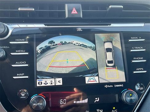 Used 2020 Toyota Camry XLE image 14