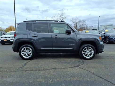 Certified 2023 Jeep Renegade Latitude w/ Premium Group image 8