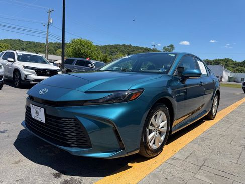 Used 2025 Toyota Camry LE FWD image 4
