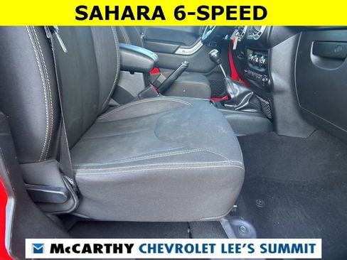 Used 2018 Jeep Wrangler Unlimited Sahara w/ Dual Top Group image 42