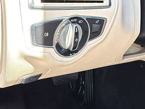 Used 2015 Mercedes-Benz C 300 4MATIC Sedan image 36