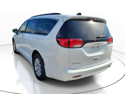 Used 2021 Chrysler Voyager Lxi FWD image 3