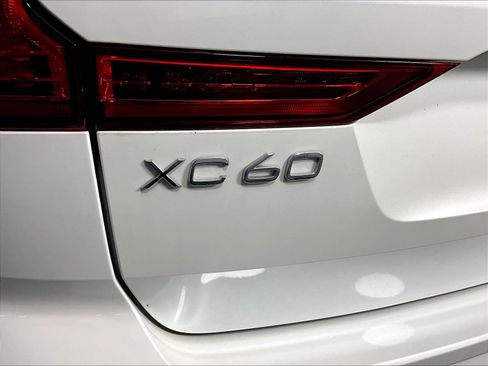 Used 2023 Volvo XC60 B5 Plus AWD/4WD image 24