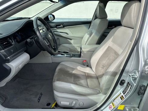 Used 2012 Toyota Camry XLE w/ Leather Pkg image 10