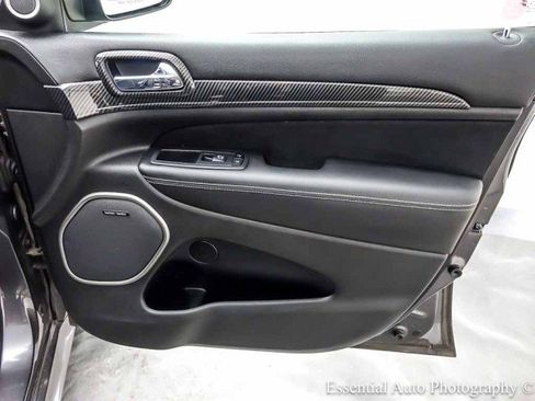 Used 2017 Jeep Grand Cherokee SRT AWD/4WD image 32