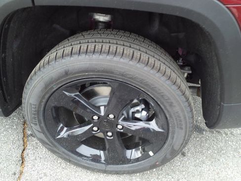 New 2025 Jeep Grand Cherokee L Limited w/ Black Appearance Package image 8