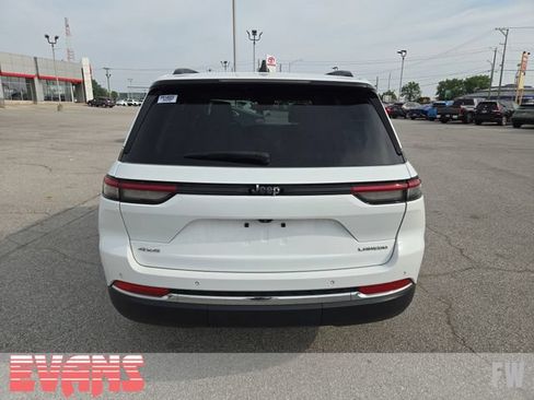 Used 2023 Jeep Grand Cherokee Laredo w/ Trailer Tow Prep Group (B) AWD/4WD image 25