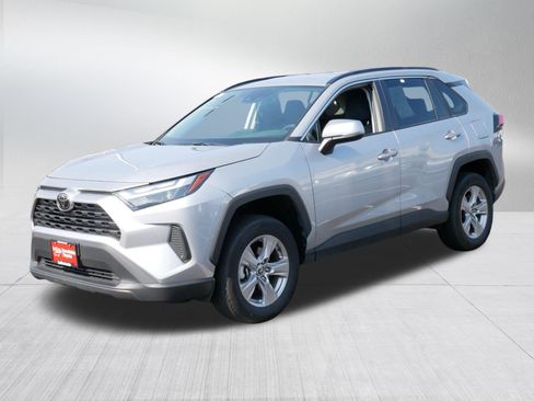 Used 2025 Toyota RAV4 XLE AWD/4WD image 3