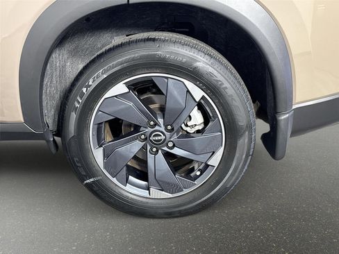 Certified 2025 Nissan Rogue SV w/ SV Premium Package FWD image 31
