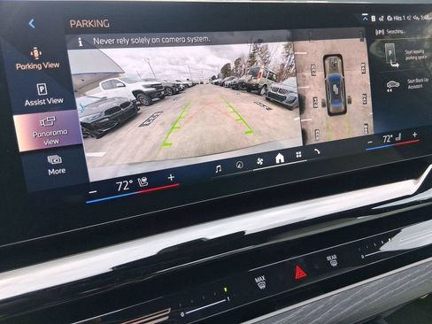 Used 2026 BMW 530i w/ Premium Package RWD image 25