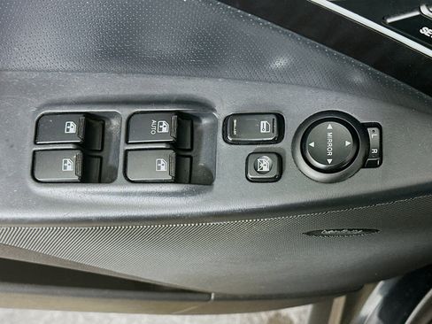Used 2011 Hyundai Veracruz Limited FWD image 15