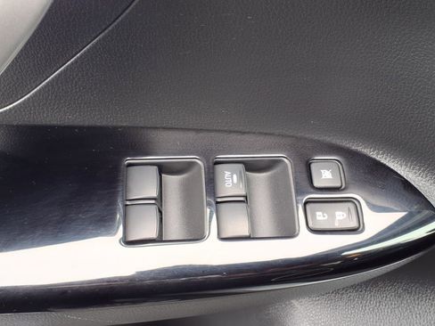 Used 2020 Mitsubishi Eclipse Cross LE image 10