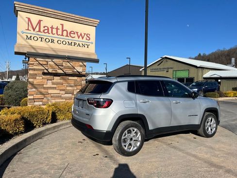 Used 2025 Jeep Compass Latitude image 5