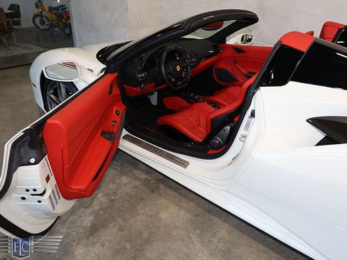Used 2019 Ferrari 488 Spider image 18