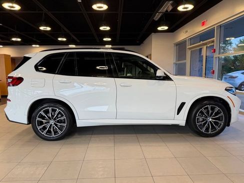 Used 2022 BMW X5 xDrive40i w/ M Sport Package AWD/4WD image 15