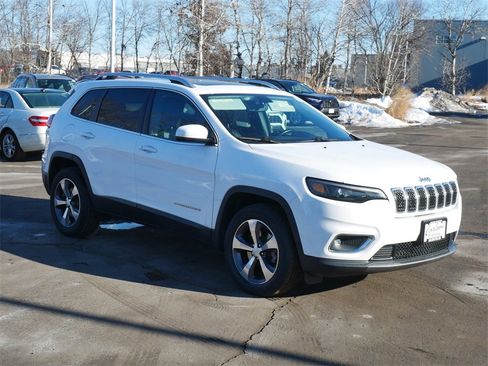 Used 2019 Jeep Cherokee Limited image 2
