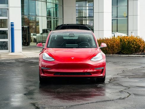 Used 2018 Tesla Model 3 Mid Range image 2
