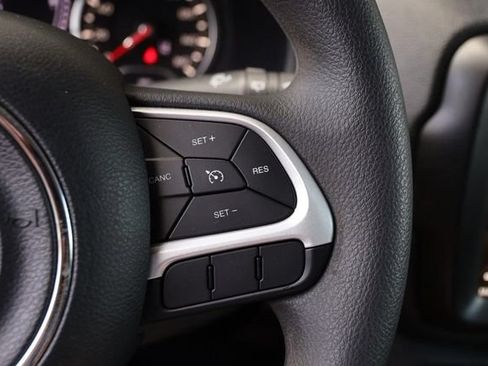 Used 2023 Jeep Renegade Latitude AWD/4WD image 12