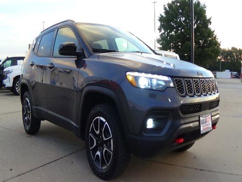 Certified 2024 Jeep Compass Trailhawk w/ Trailhawk Elite Group image 4