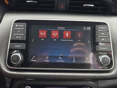 Used 2018 Nissan Kicks SV FWD image 32