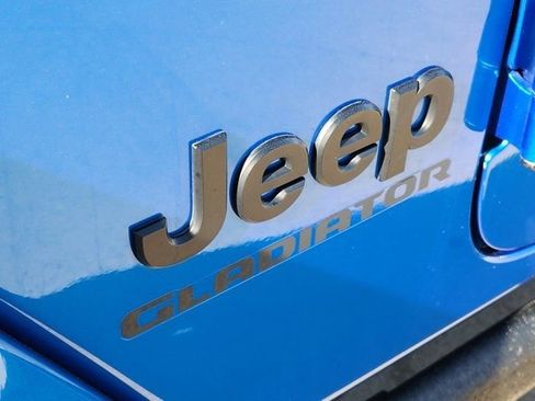 Used 2021 Jeep Gladiator Sport image 9