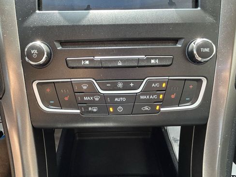 Used 2017 Ford Fusion SE w/ Fusion SE Technology Package AWD/4WD image 24