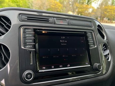 Used 2017 Volkswagen Tiguan Limited w/ Premium Package image 38