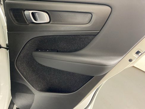 Used 2019 Volvo XC40 T5 Momentum image 31