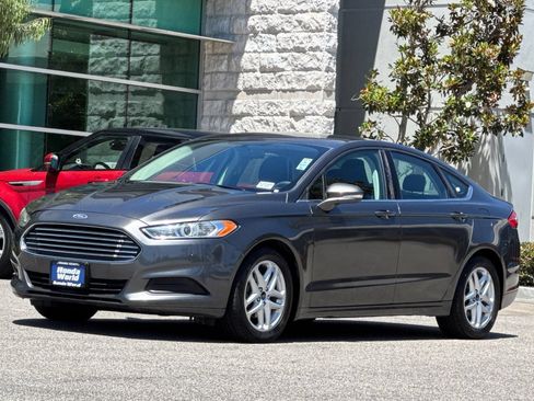 Used 2015 Ford Fusion SE FWD image 8