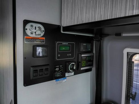 Used 2021 Mercedes-Benz Sprinter 2500 image 36