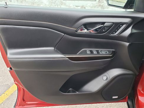 Used 2023 GMC Acadia AT4 w/ Technology Package image 9