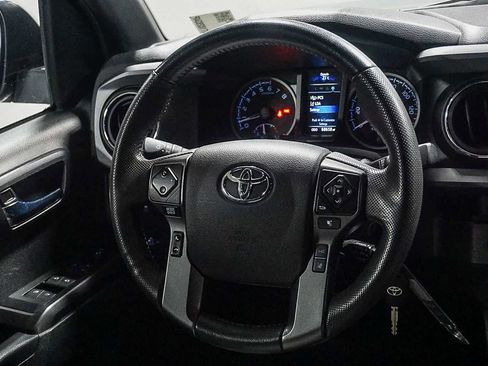 Certified 2022 Toyota Tacoma TRD Off-Road w/ Advanced Technology Package AWD/4WD image 17