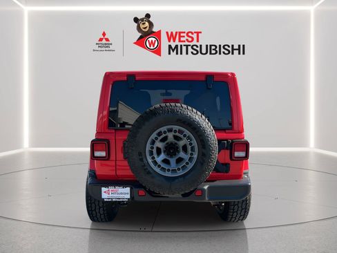 Used 2021 Jeep Wrangler Unlimited Sahara w/ Uconnect 4C Nav & Sound Group AWD/4WD image 5