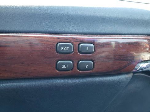 Used 2002 Cadillac De Ville w/ Comfort/Convenience Pkg FWD image 25