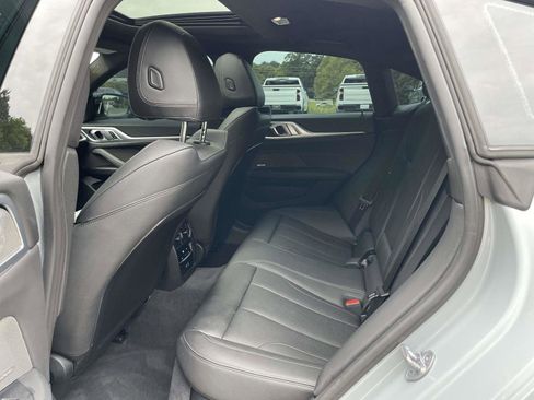 Used 2025 BMW 430i w/ M Sport Package RWD image 3