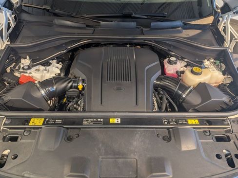 Used 2025 Land Rover Range Rover Long Wheelbase SE image 36