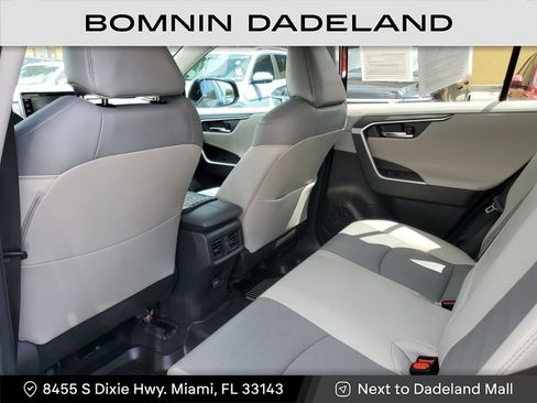 Used 2022 Toyota RAV4 Limited image 10