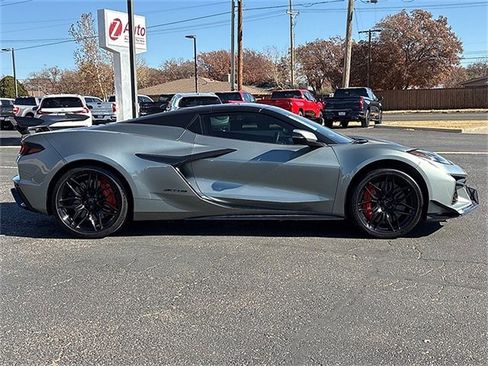 Used 2023 Chevrolet Corvette Z06 w/ Z07 Performance Package image 5