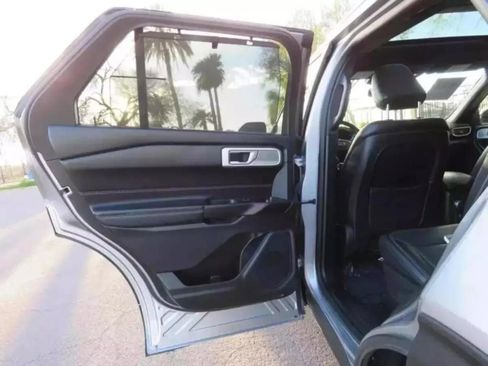 Used 2020 Ford Explorer Limited image 23