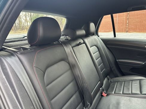 Used 2018 Volkswagen Golf S image 25